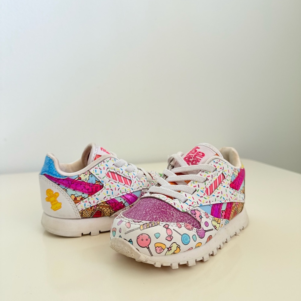 Reebok Candy Land Classic Leather shoe in the White / Aubergine / Super Green 6